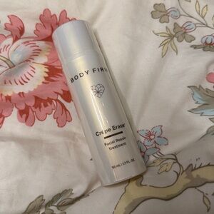 Body Firm Crepe Erase Facial Repair Treatment - White